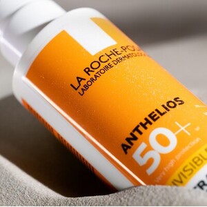 Спрей La Roche-Posay Антгелиос Солнцезащитный ультралегкий для лица и тела SPF50+ 200мл